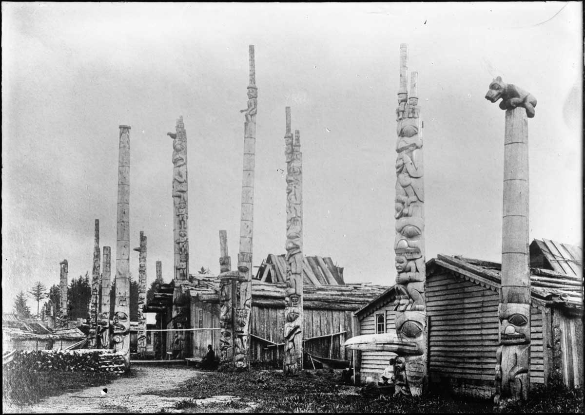 sar house totem pole