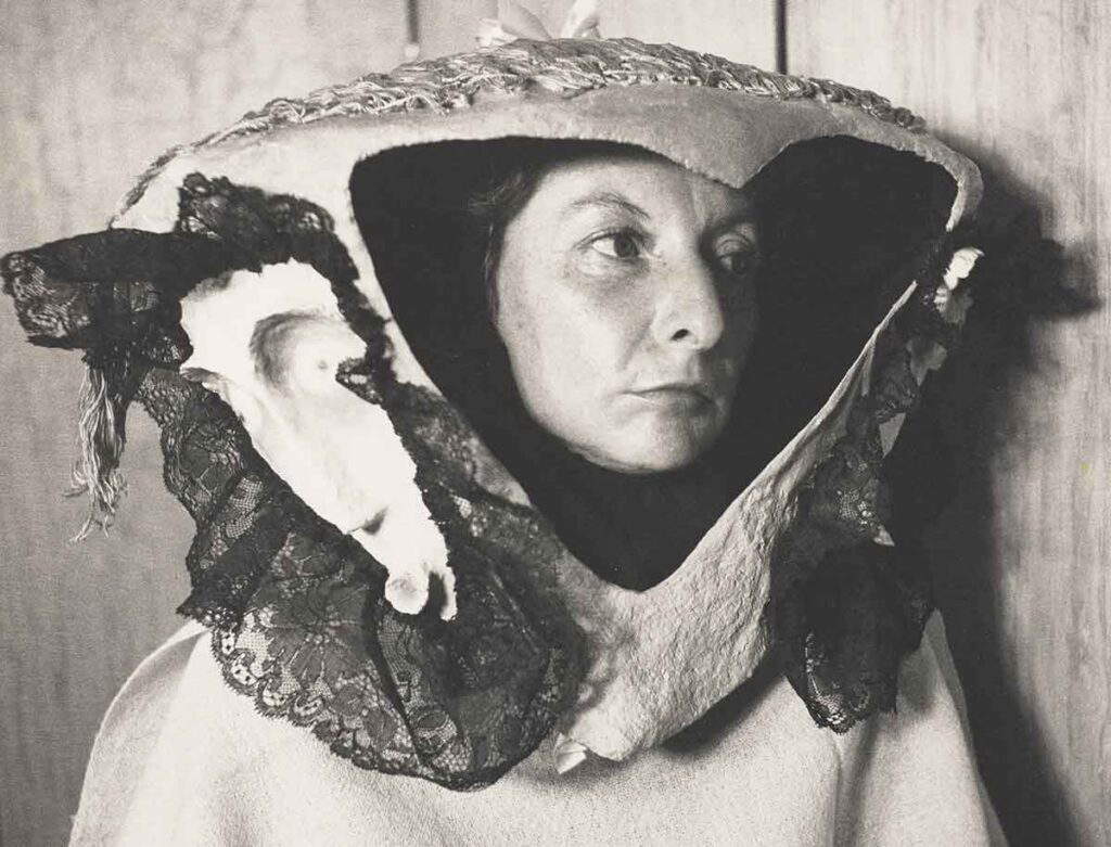 Remedios Varo: A Female Surrealist Painter Who Isn’t Frida Kahlo