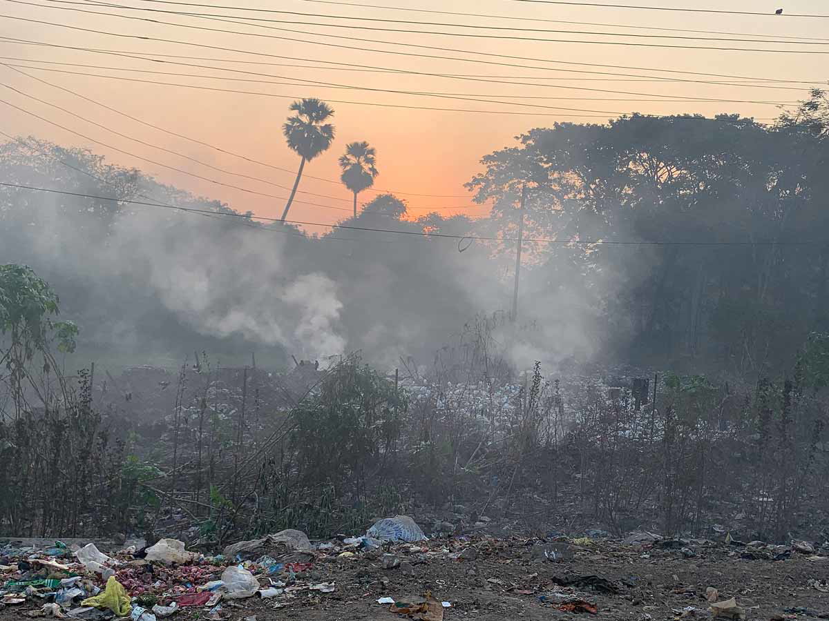 burning garbage dump mumbai