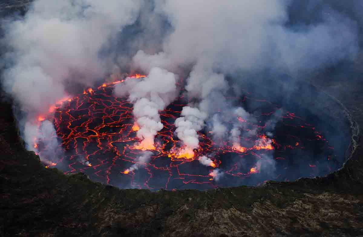lava lake nyiragongo volcano
