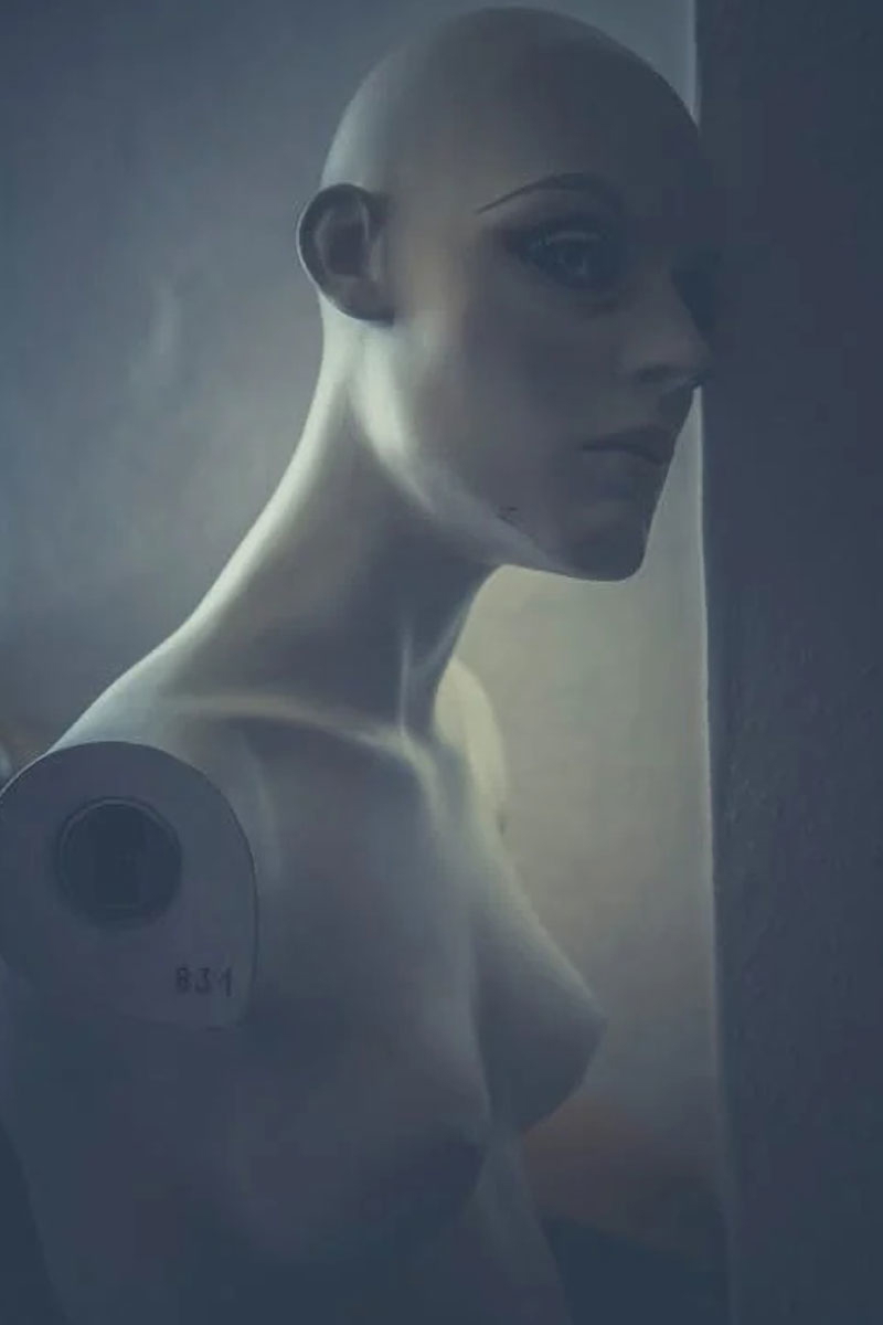 black dahlia mannequin