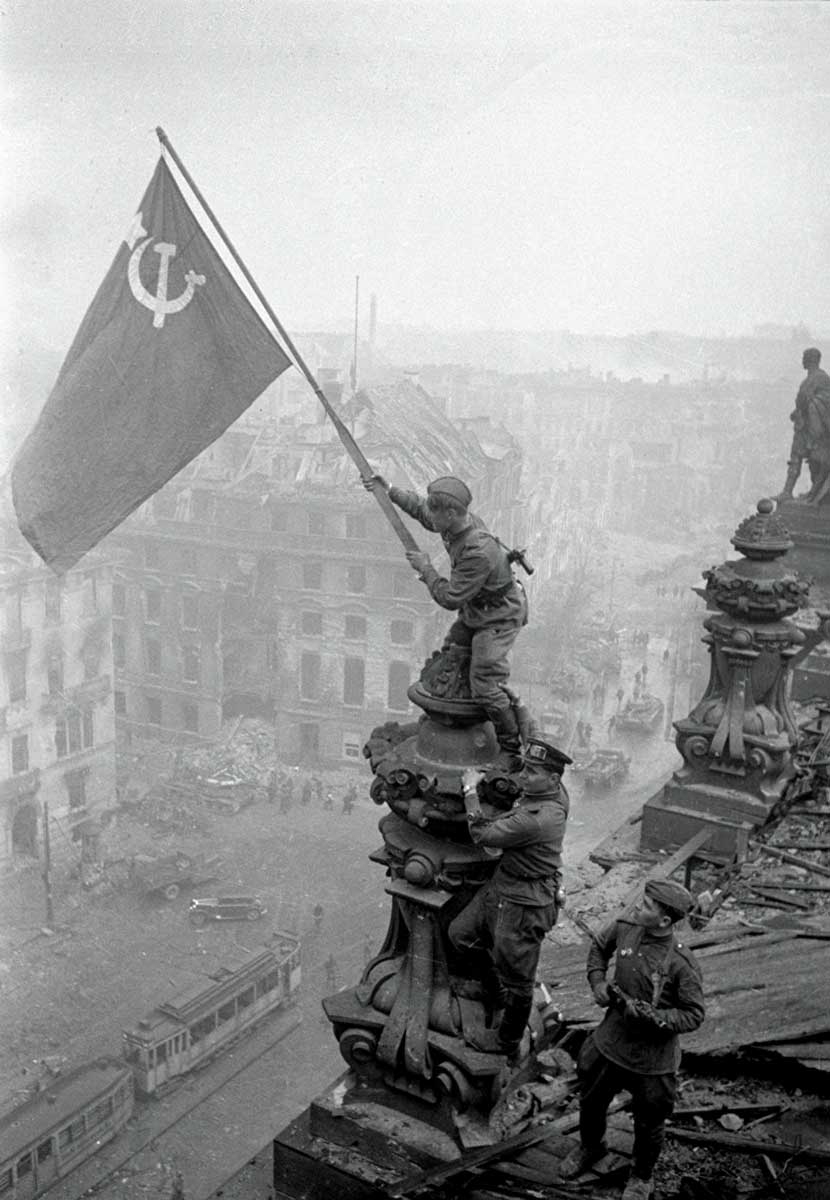 flag reichstag khaldei