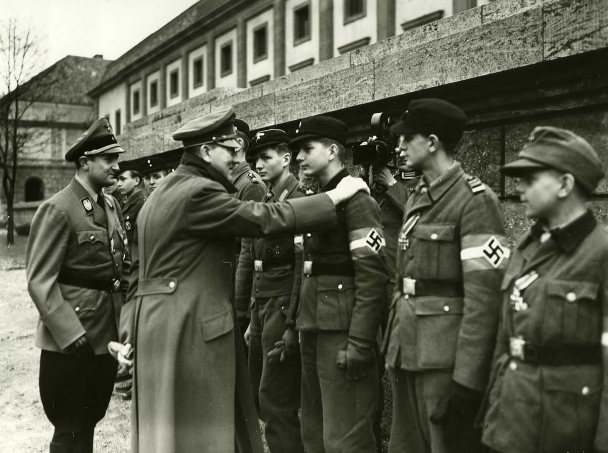 hitler hj vs