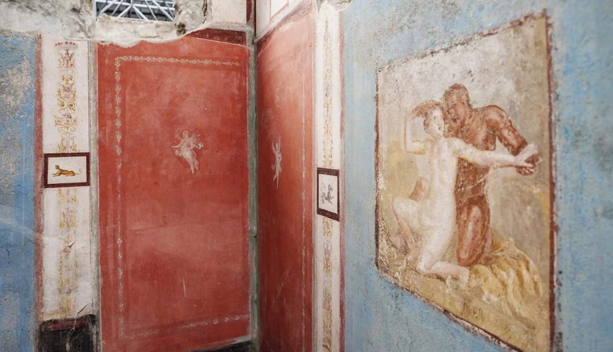 New Pompeii Excavations Reveal Decorated “Tiny House”