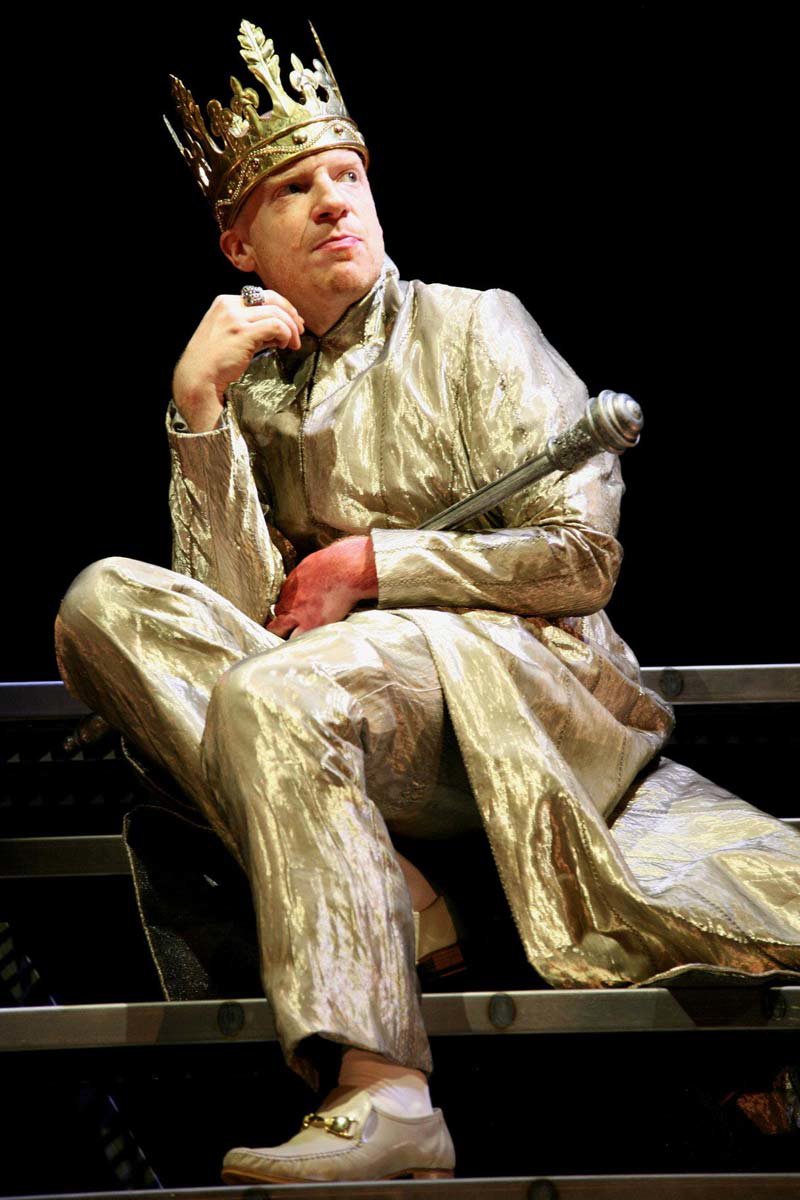 richard iii modern dress crown shakespeare play