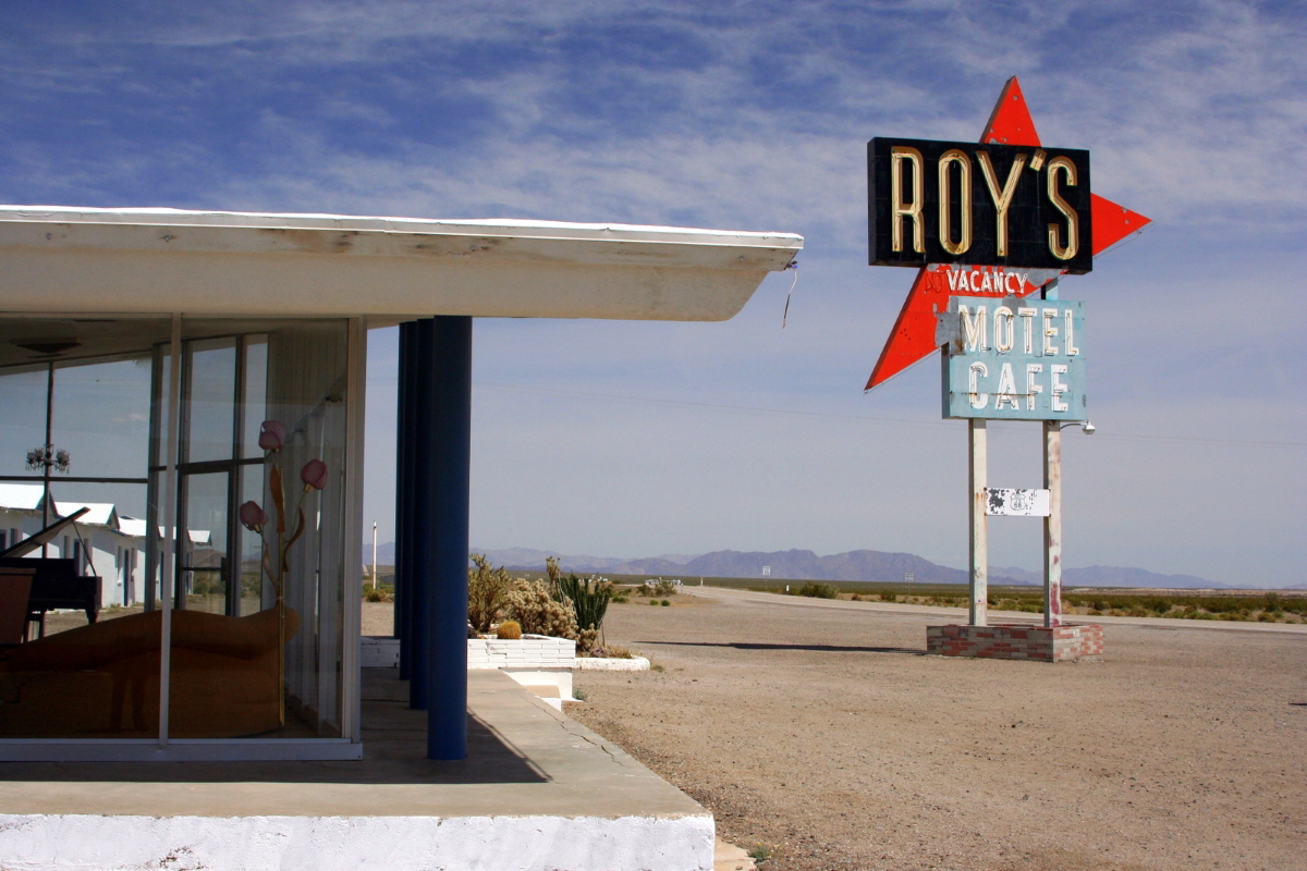 roys motel and cafe amboy california