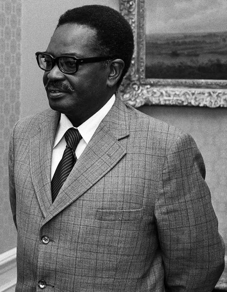 agostinho neto angola mpla president