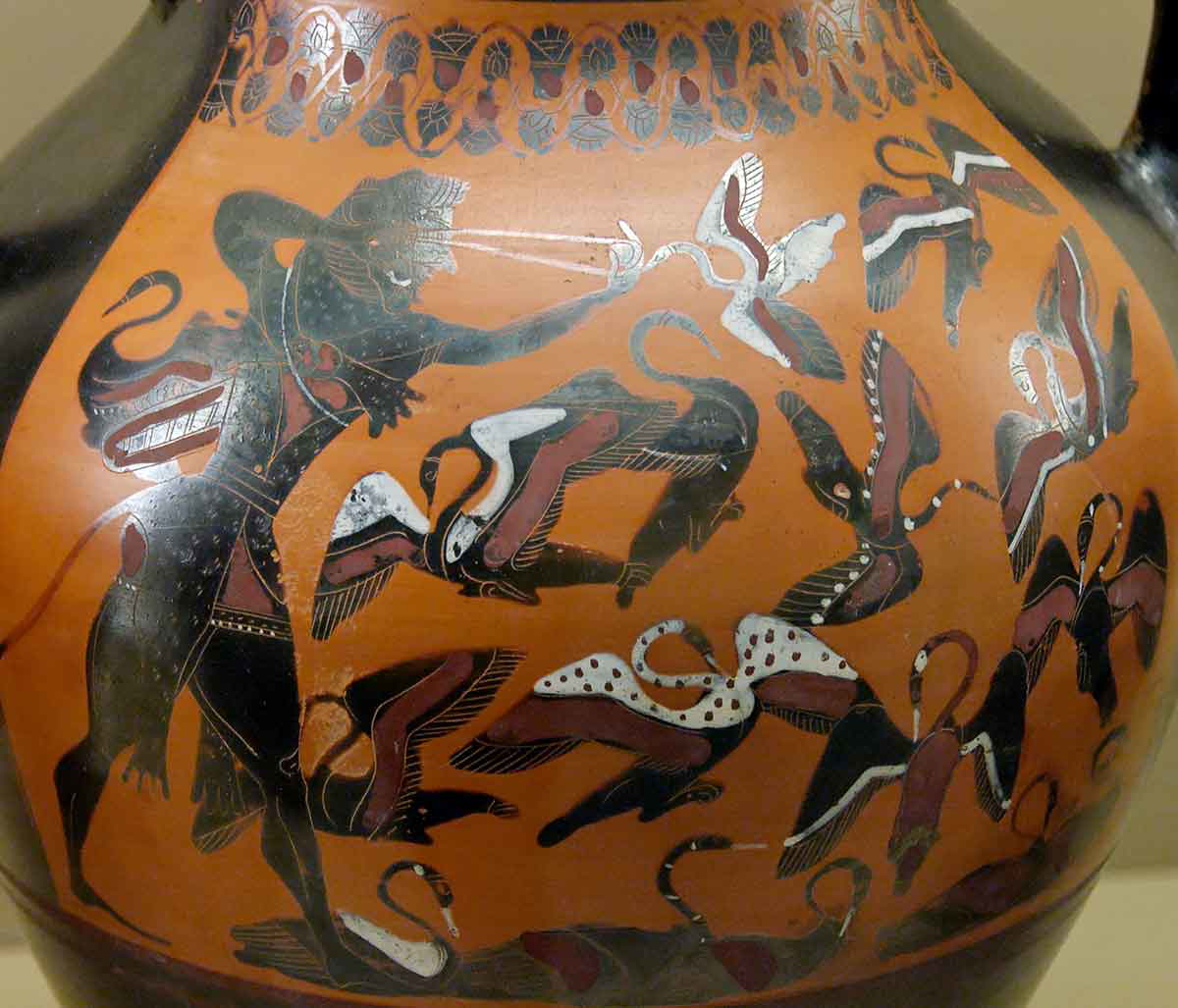 amphora heracles killing stymphalian birds black figured