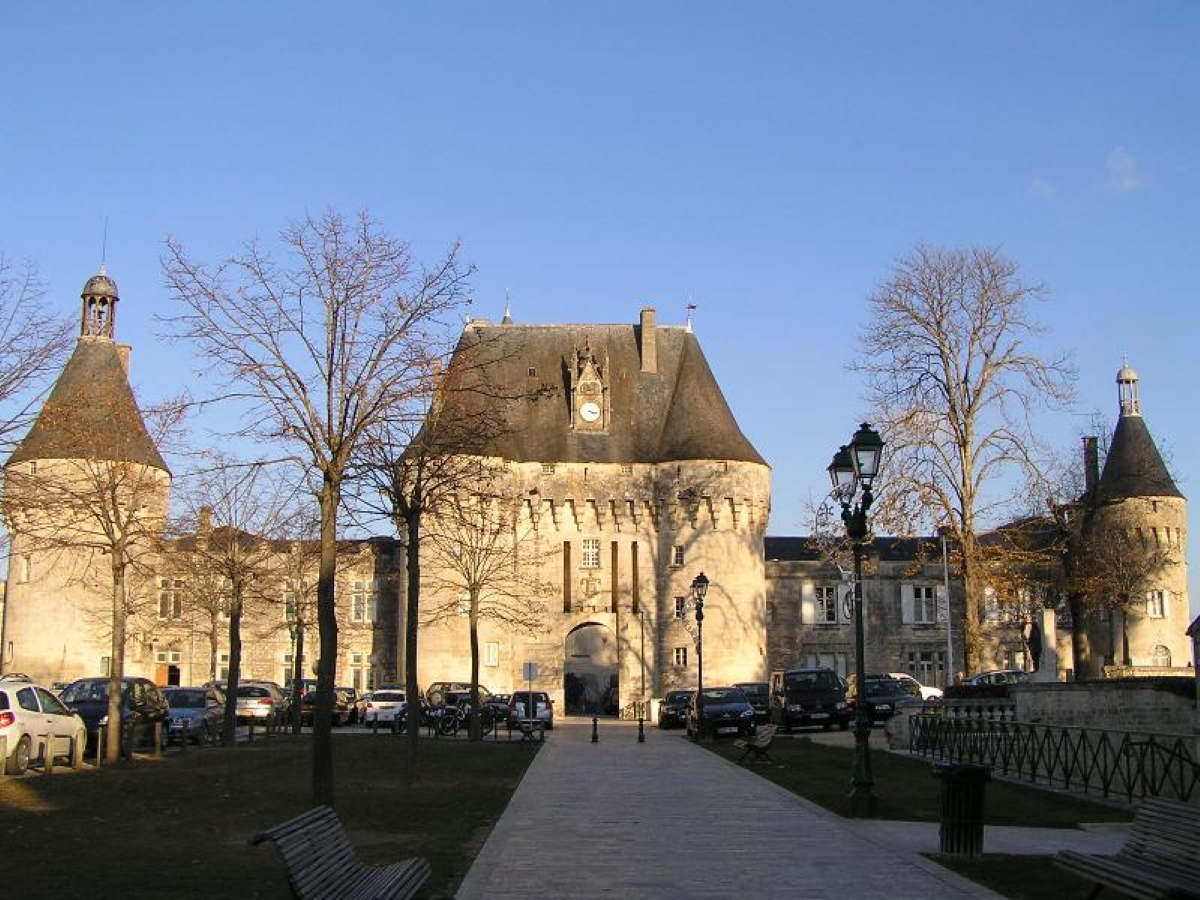 le chateau de jonzac jonzac france