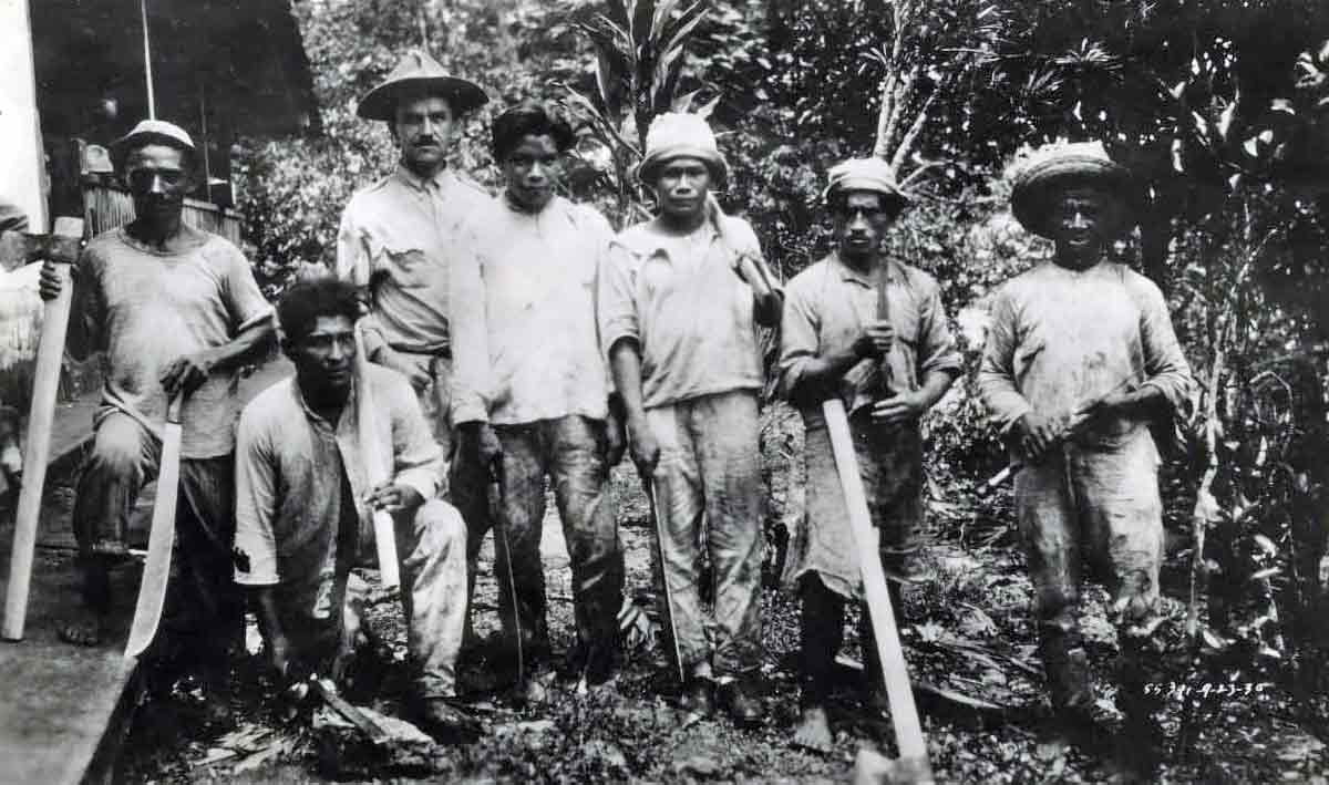 photograph workers Fordlandia