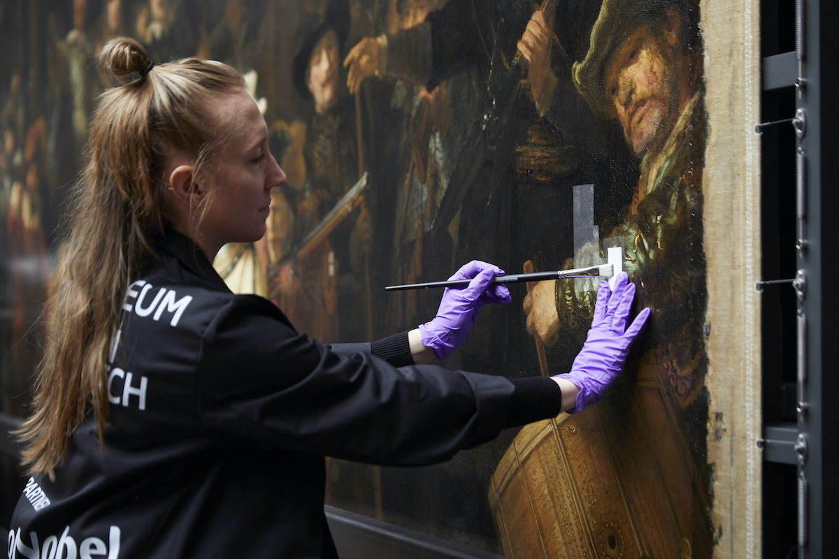 rijksmuseum operation night watch varnish