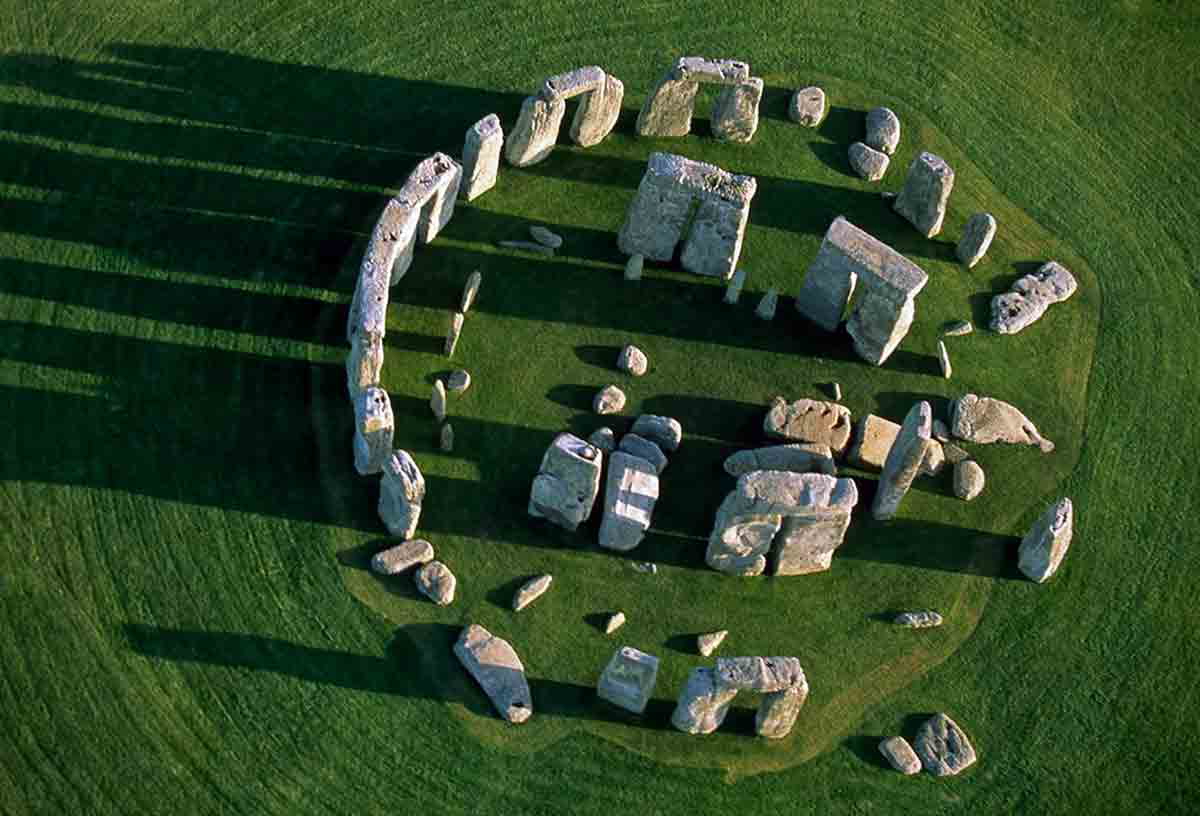 stonehenge megalithic structure