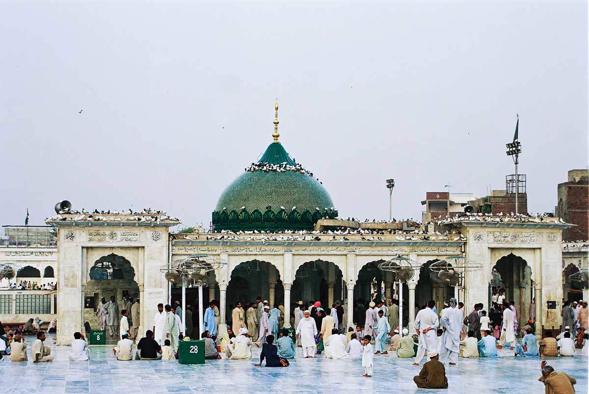tomb lahore pakistan ali hujwiri sufism