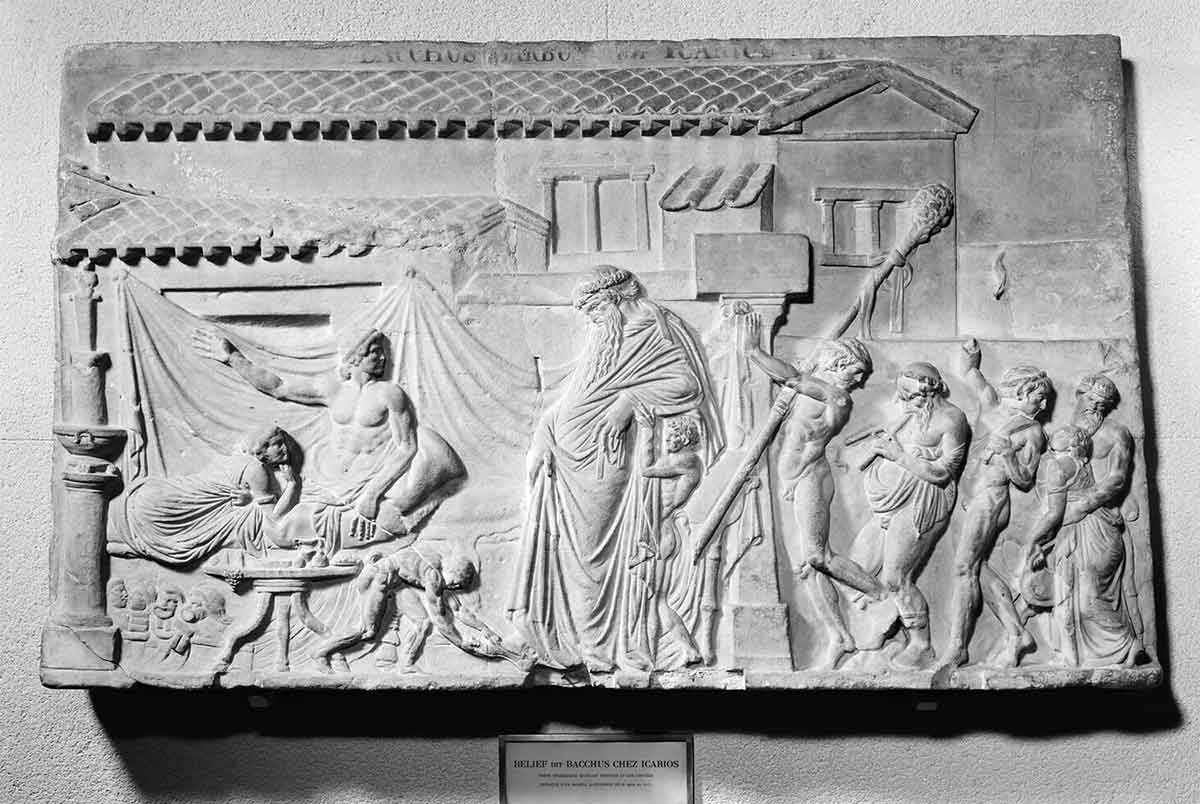 dionysos chez icarios relief