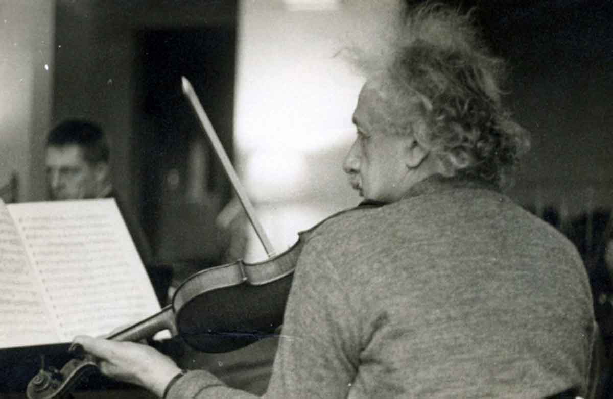 einstein playing violin