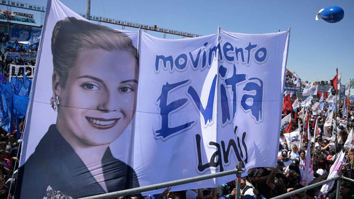 evita banner massa rally 1678801