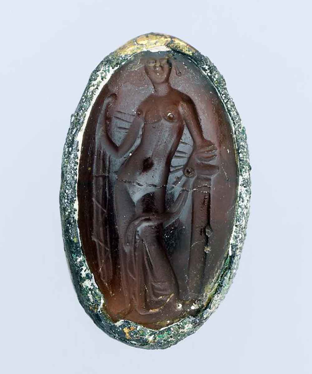 glass intaglio greek bronze ring venus