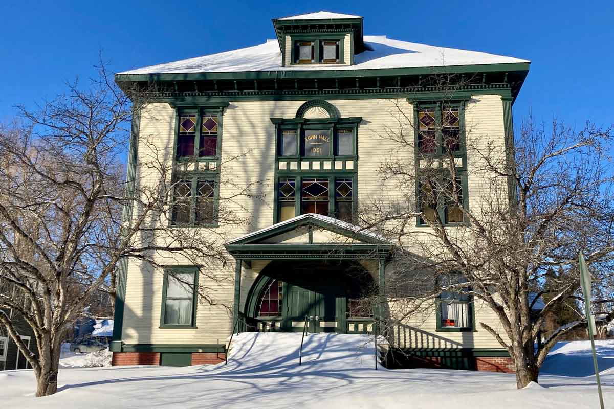 harry oakes town hall