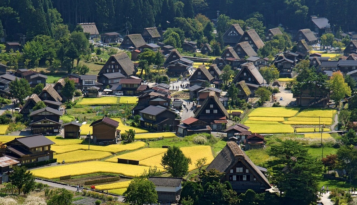 must visit historic towns japan