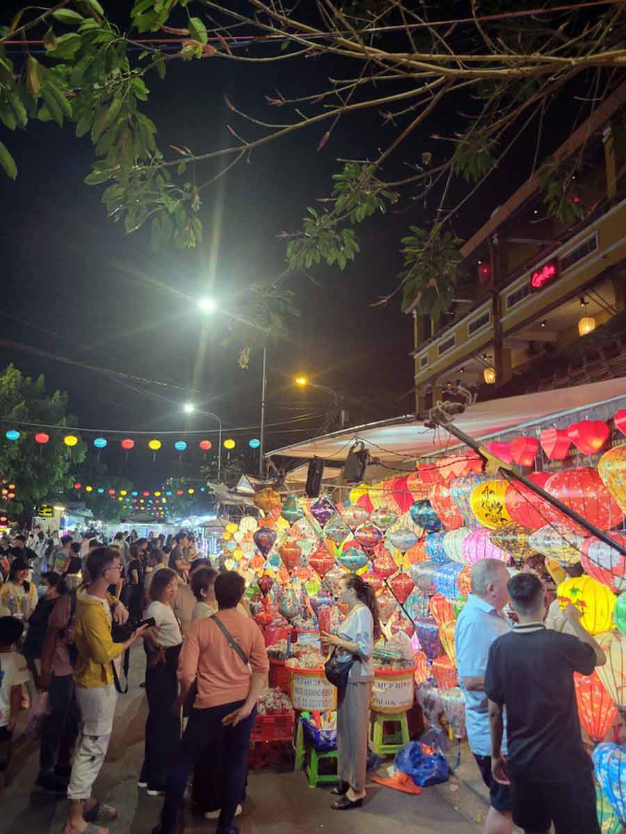 night market hoi an