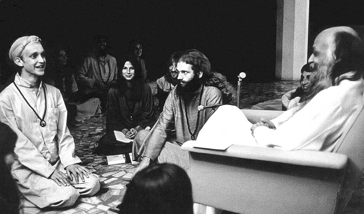 osho with disciples