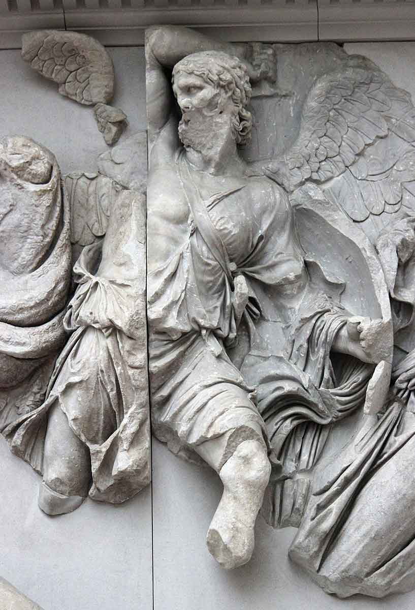 uranus gigantomachy pergamon altar