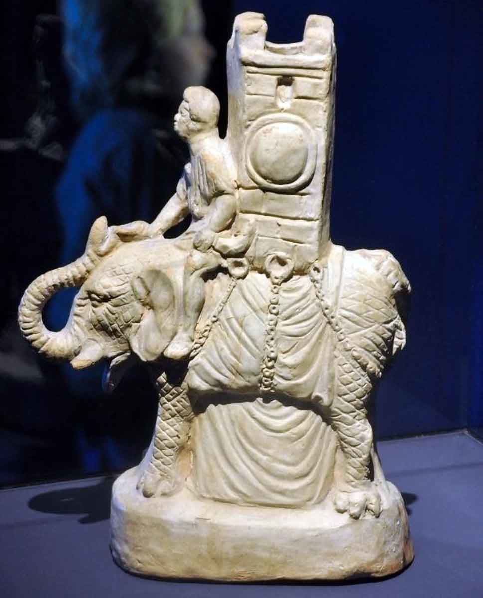 war elephant pompeii statue