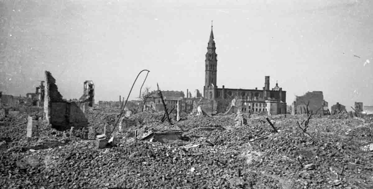 warsaw destruction 1945