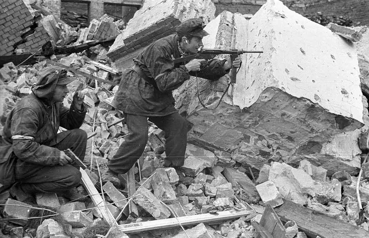warsaw uprising resistance fighters