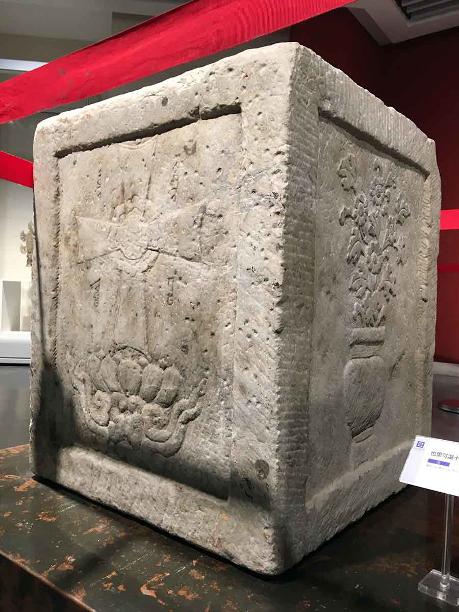 yuan dynasty stone with cross syriac inscription