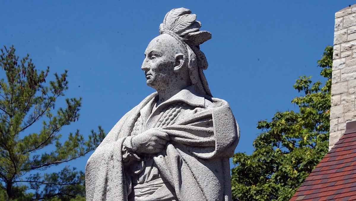 black hawk statue