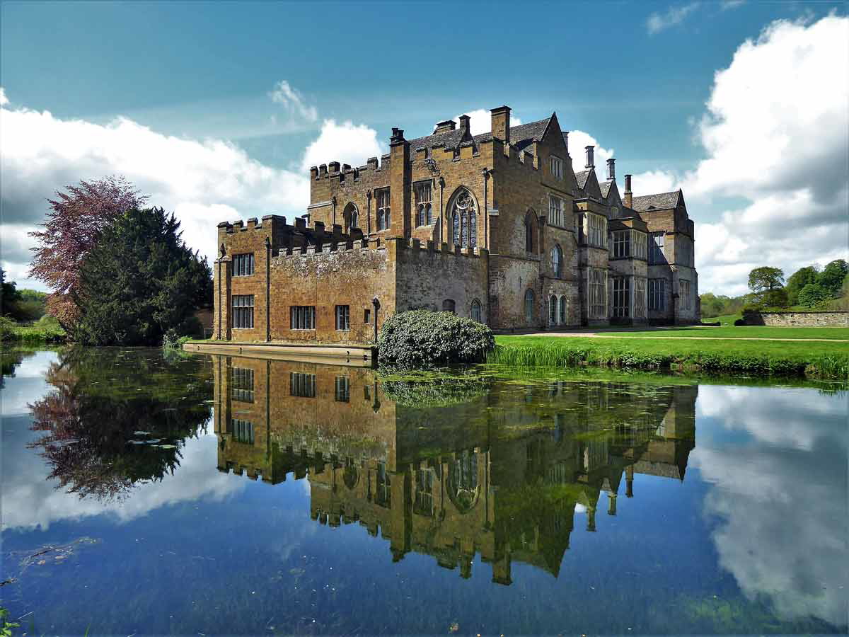 broughton castle photo