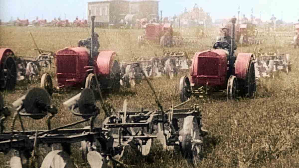 collectivization soviet tractors