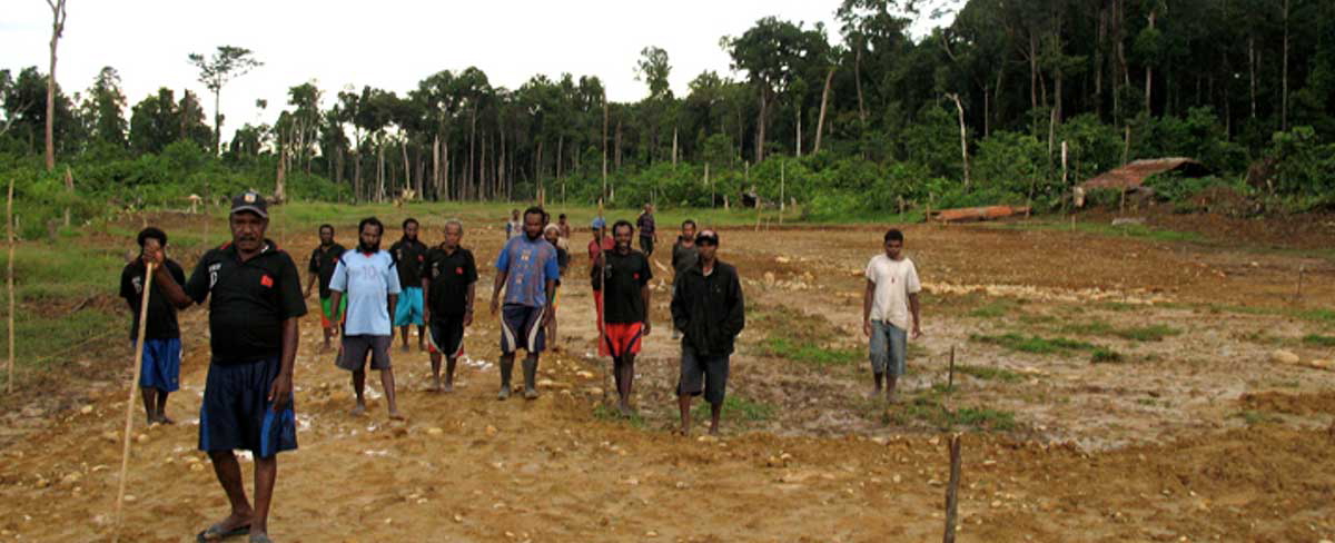 evangelists korowai in background