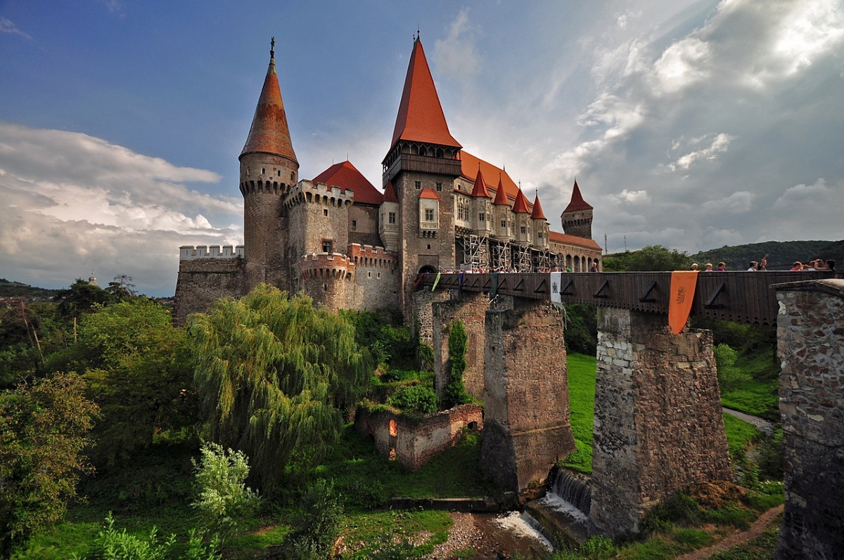 hunedoara castle romania