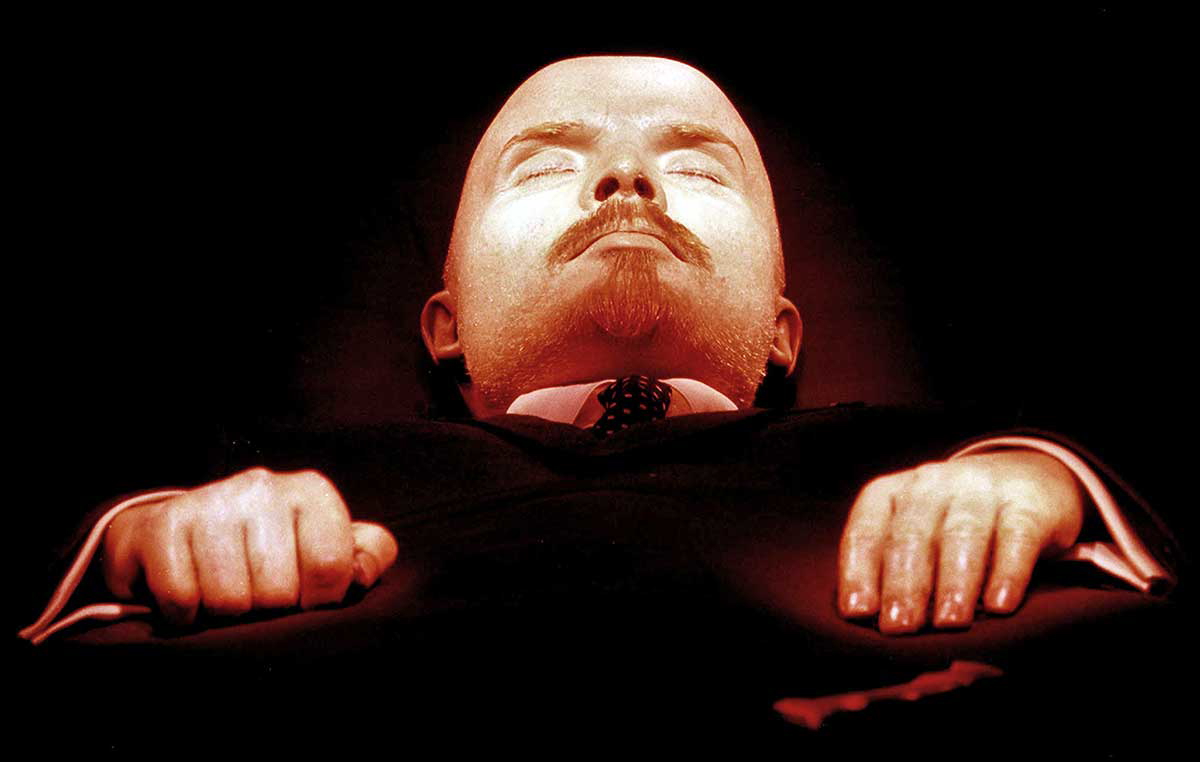 lenin embalming body