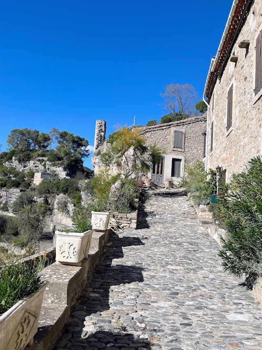 minerve cobblestone street