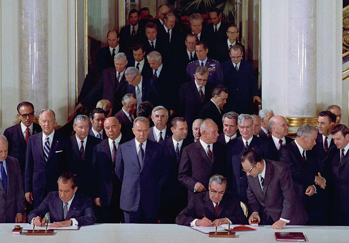 nixon brezhnev saly signing photo
