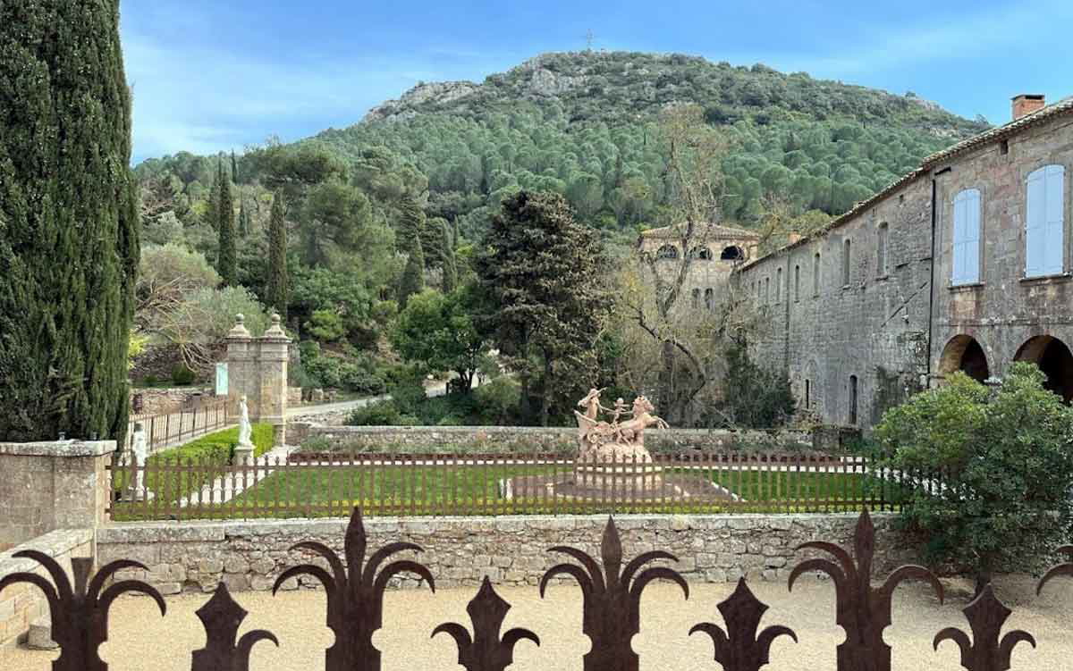 occitanie france abbaye de fontfroide view