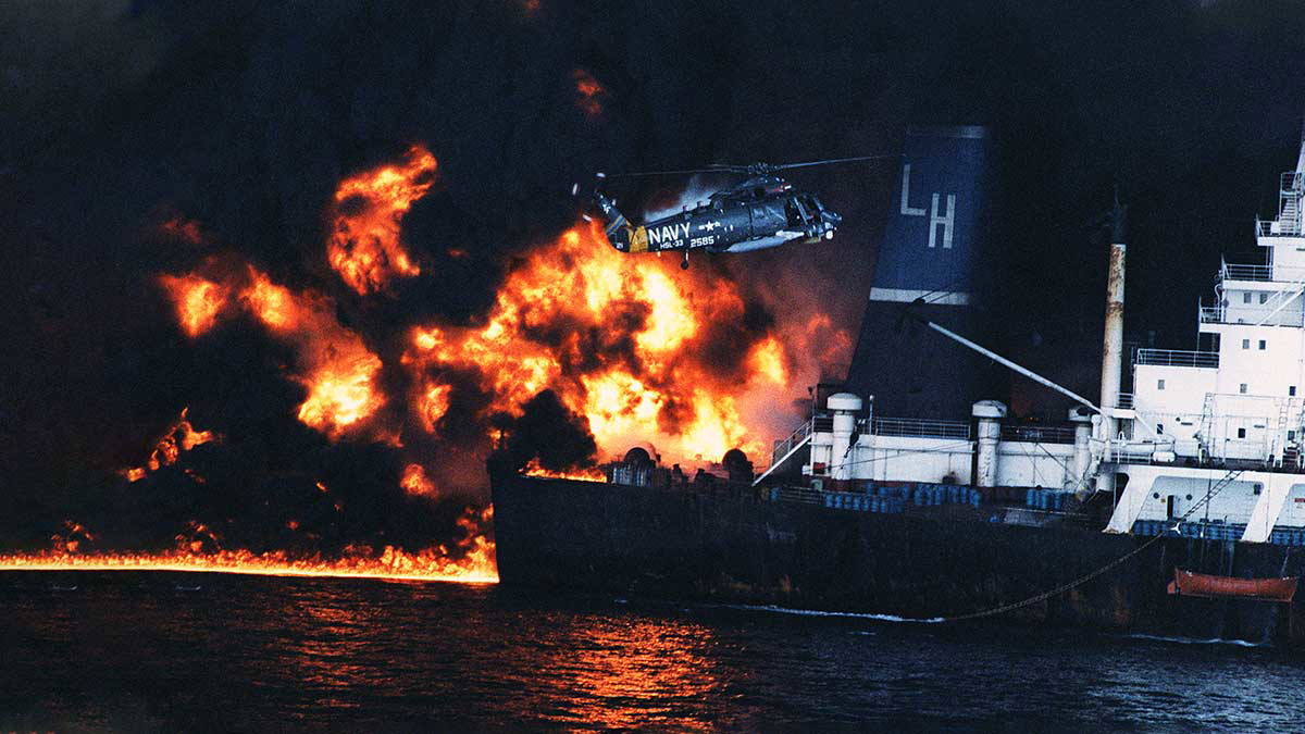 oil rig attack persian gulf