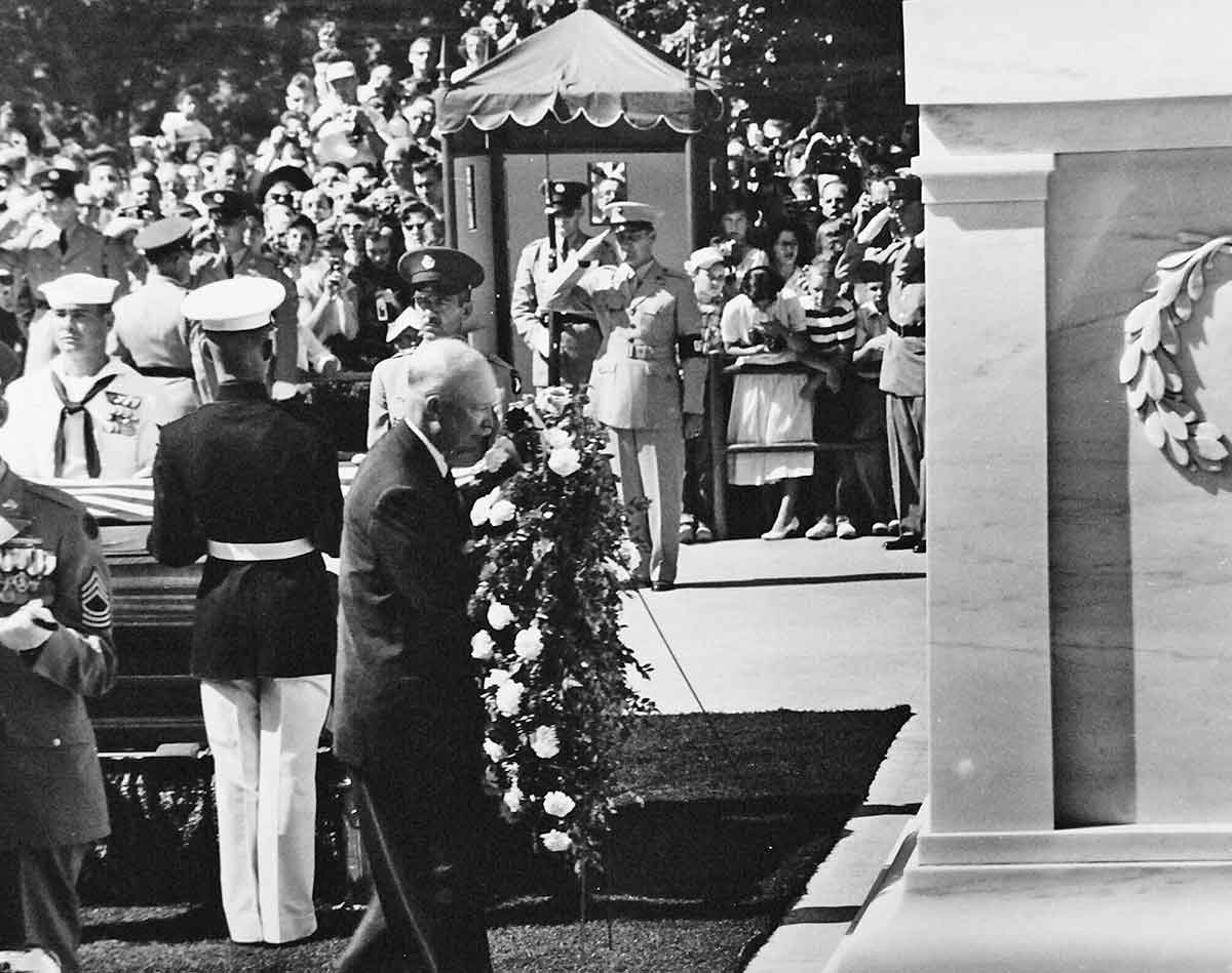 president dwight d eisenhower wreath tomb unknown soldier