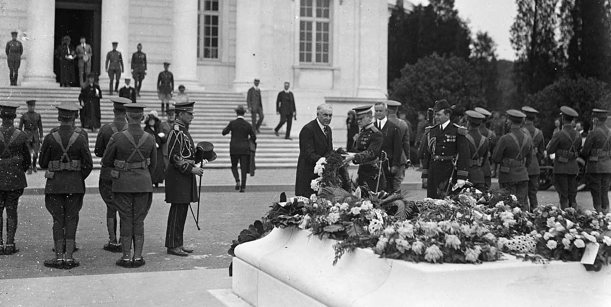 president harding wreath tomb unknown soldier