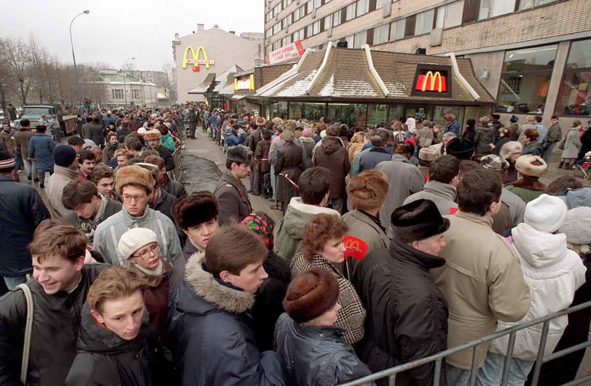 russian queue mcdonalds