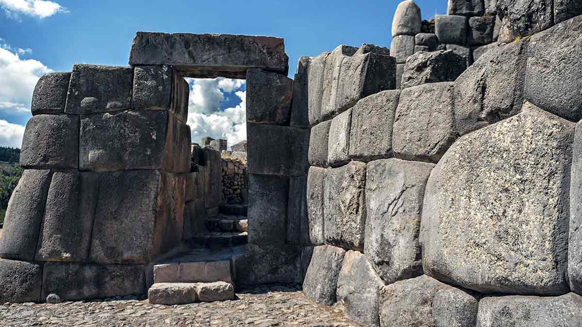 sacsayhuaman fortress gate inca