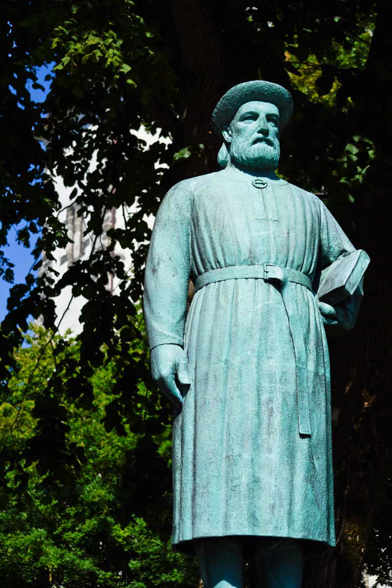 snorri sturluson statue