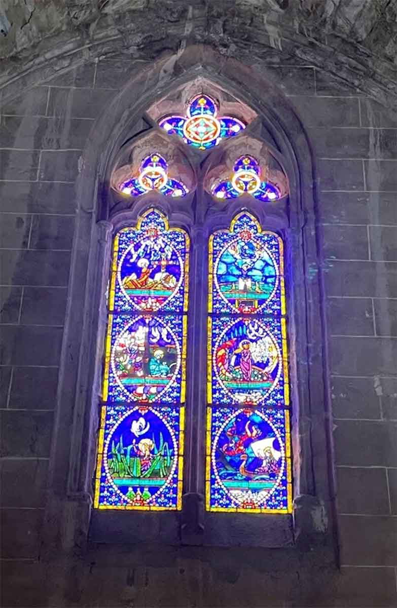 stained glass abbaye de fontfroide