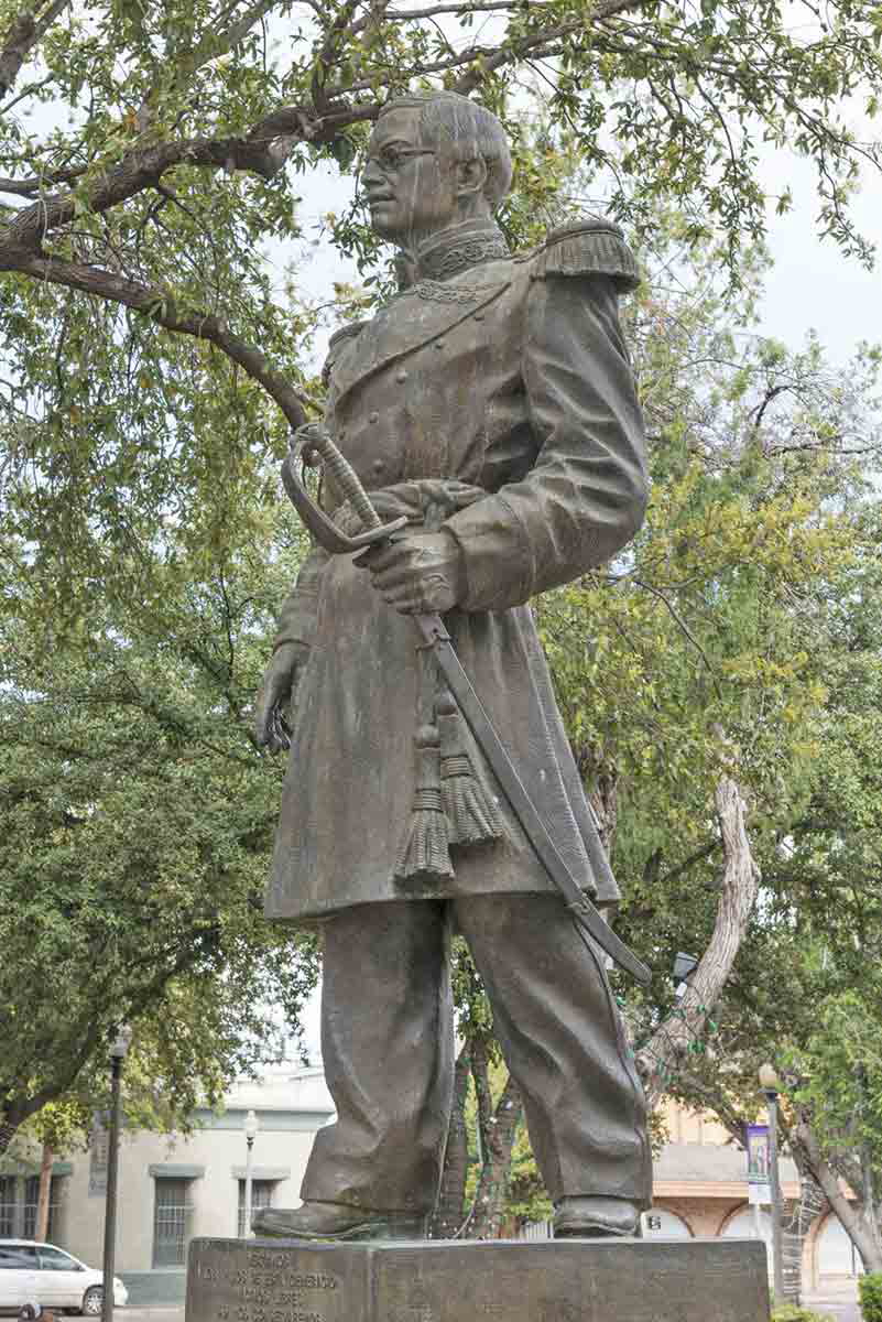 statue zaragoza texas