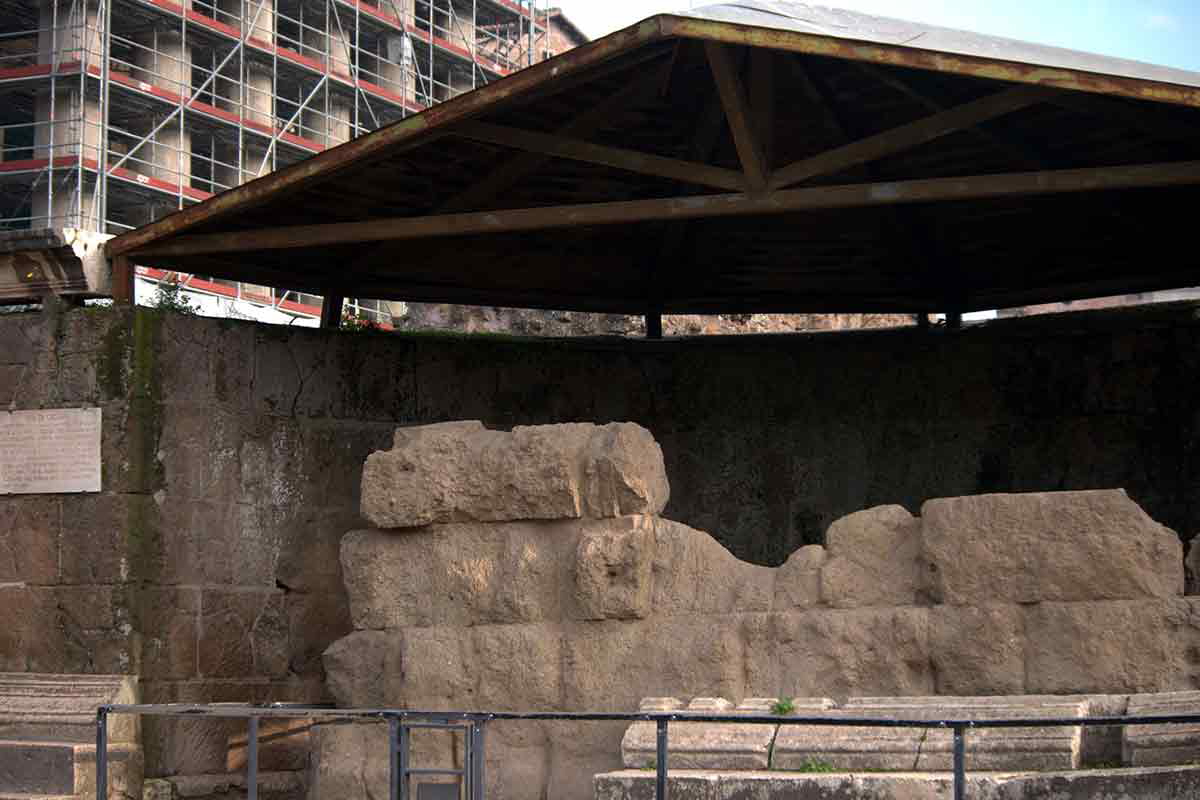 temple of julius caesar rome