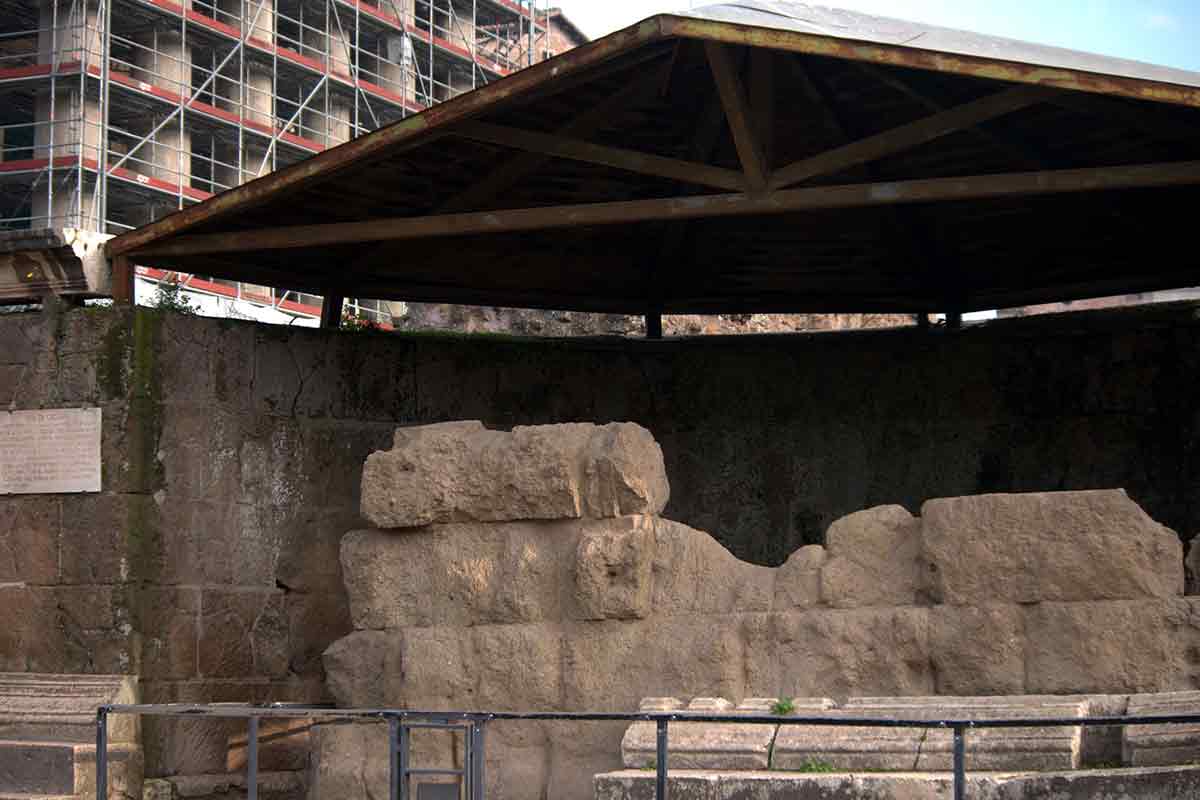 temple of julius caesar rome