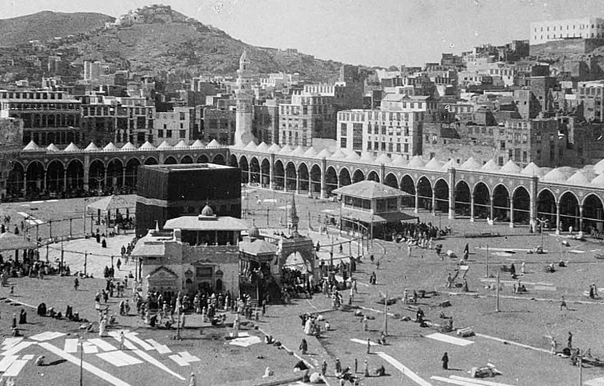 birds eye view uncrowded kaaba dry plate negative